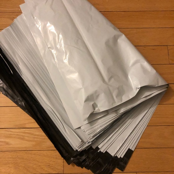- 100 💯 14.5 X 19 WHITE  POLY MAILER SHIPPING BAGS - Picture 2 of 5